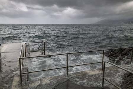 在克罗地亚的暴风雨海景场景