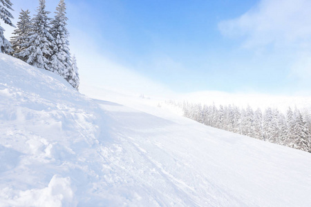 雪度假村滑雪坡