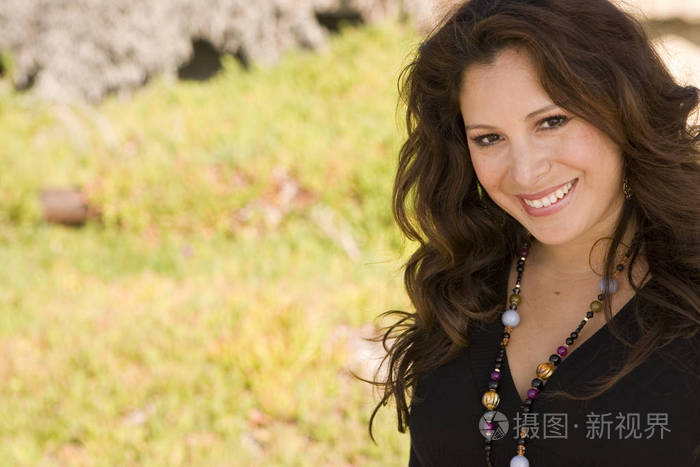 美丽的西班牙裔女人肖像