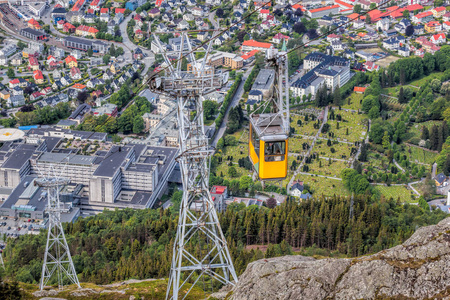 Ulriken 电缆铁路在卑尔根, 挪威。从山顶上的华丽景色