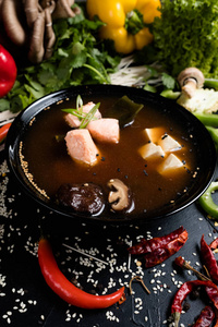 鱼豆腐汤东方料理传统食品图片