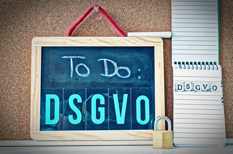 委员会做 Dsgvo 一般数据保护章程 用英语做 Gdpr 一般数据保护章程 用膝上型电脑和挂锁为 Dsgvo 的介绍在