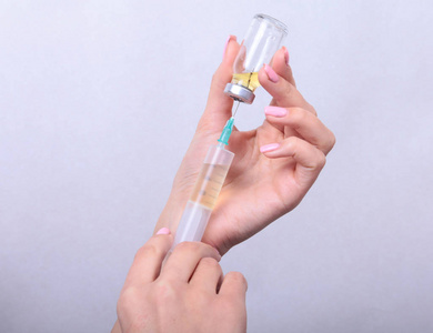 护士与蓝色乳胶 glowes 是采取血液分析或研究从病人静脉到 plastick