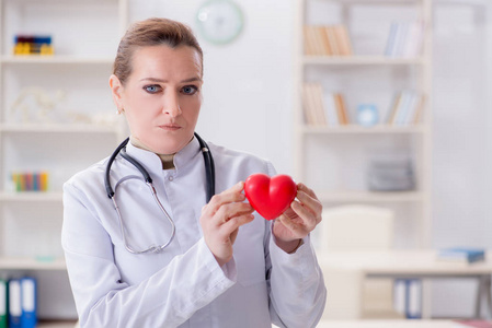 医学概念中的红色心脏心脏病专家