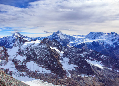 查看从山铁力士山位于瑞士阿尔卑斯山的冬天