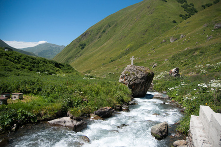 在格鲁吉亚山徒步旅行