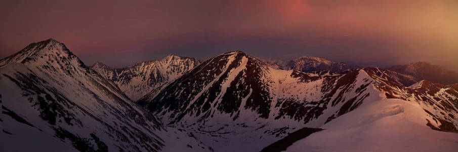 西 tatra 山日落全景