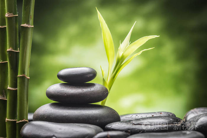 禅宗玄武岩石头和竹