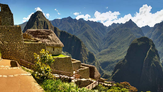 秘鲁马丘比丘和乌鲁班巴山谷全景照片