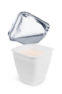 白色塑料酸奶牛奶瓶与盖子被隔绝在白色后面