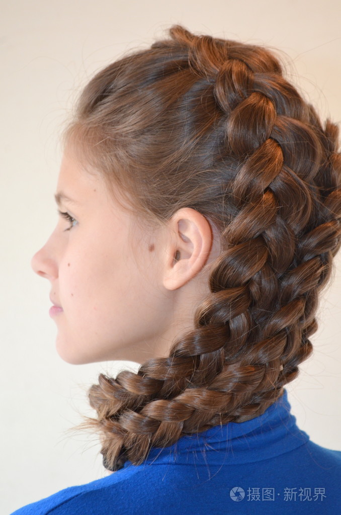 与法国辫子发型