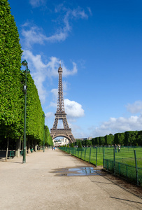 埃菲尔铁塔，巴黎的地标