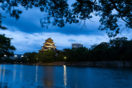 在晚上的广岛城堡