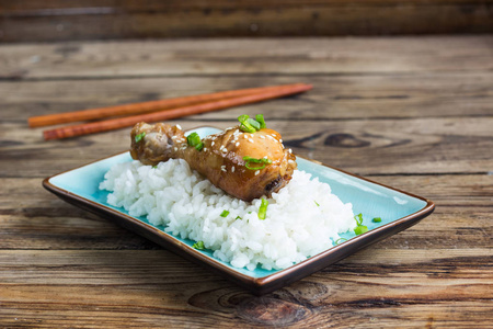 红烧鸡腿和米饭