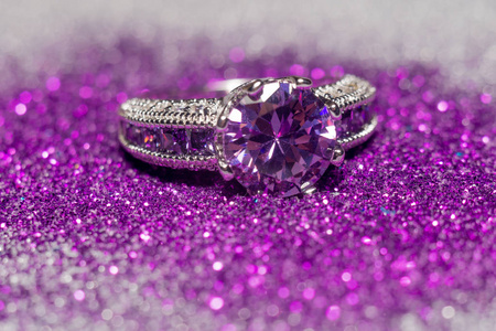 紫锆石银环