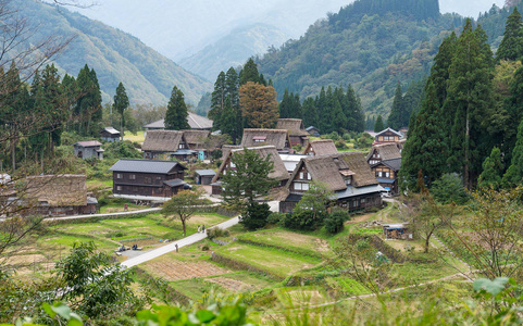 传统的旧村庄在白川乡