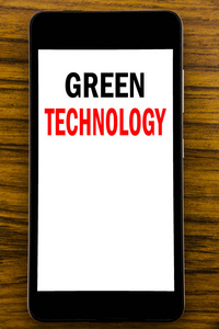 手写公告文本显示绿色技术。活动的商业概念, 写在手机上的木质背景与桌子上的空间