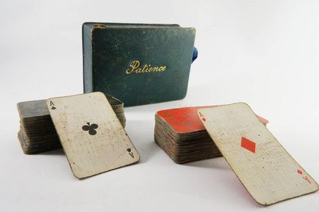 老式扑克牌, 扑克牌, 黑盒扑克牌, 两张扑克牌, 两个王牌, 白色背景, 特写, 许多扑克牌, 纸牌, 苏维埃葡萄酒, 苏联
