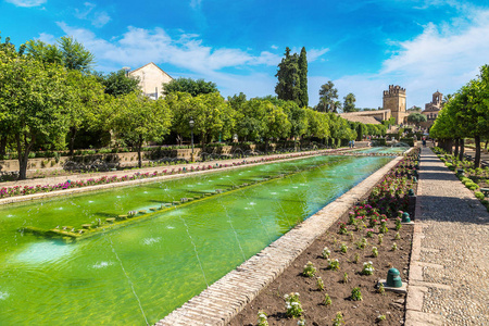 喷泉和花园在阿尔卡扎
