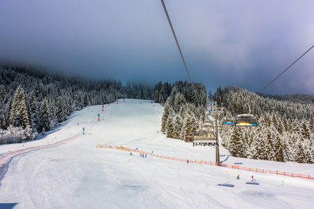 高山滑雪度假村在奥地利自然和体育图片