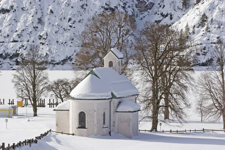 教堂在蒂罗尔在冬季