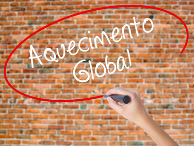 女人的手写作 Aquecimento 全球 全球变暖在 Portugu