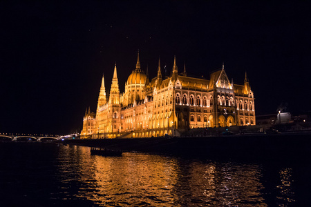 到了晚上，布达佩斯，匈牙利，匈牙利议会