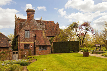 农村别墅外景农村英语村红砖的老式乡下别墅照片