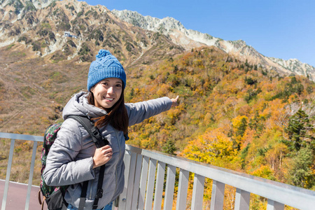 女子前往日本立山