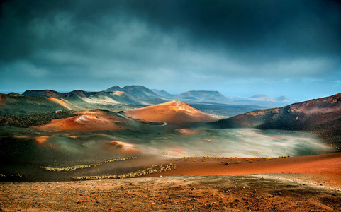 火山和熔岩沙漠图片