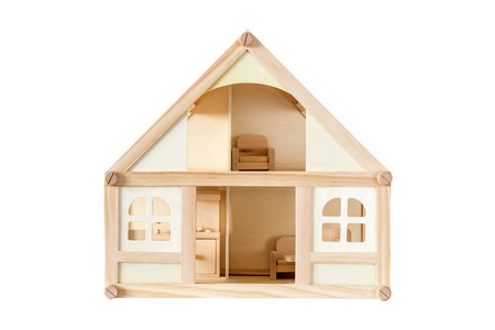木制房子模型与家具。门面视图。被隔离在白色。Copyspace
