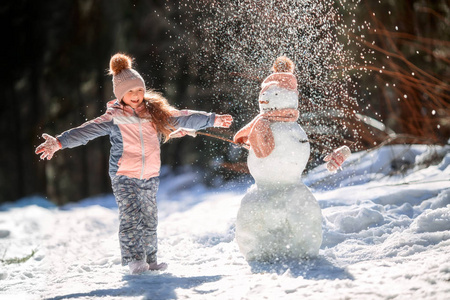 小女孩与雪人