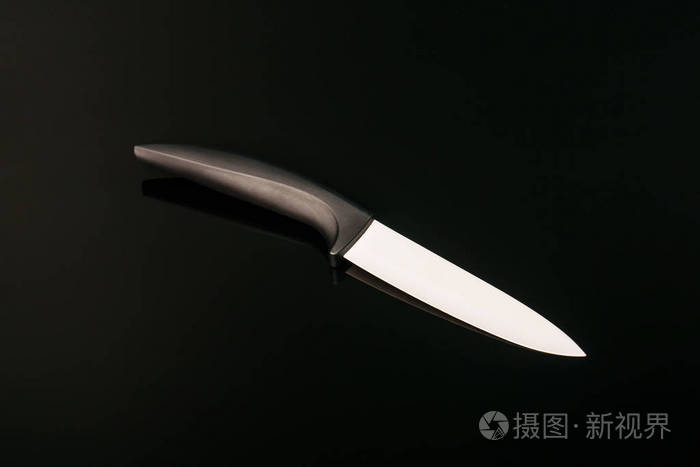黑色背景黑色手柄陶瓷刀照片-正版商用图片0gc7t4-摄图新视界