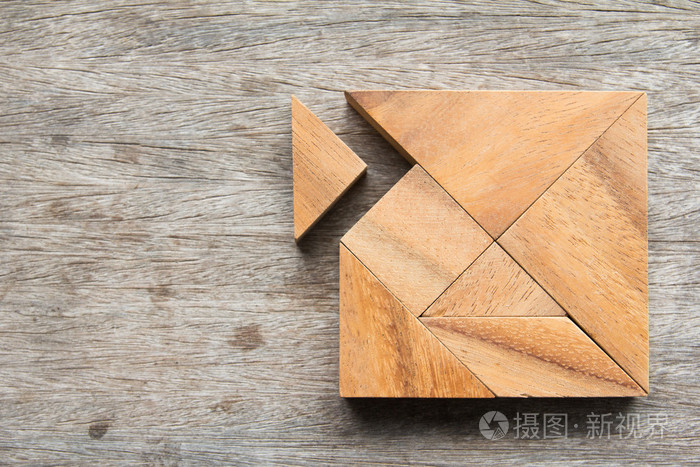 七巧板拼图等以满足到方形木制的桌子上