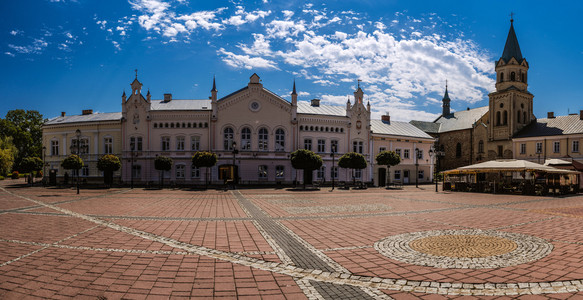 在职业学校，波兰市场广场