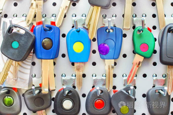 各种空白多彩车钥匙 o 一个特殊墙