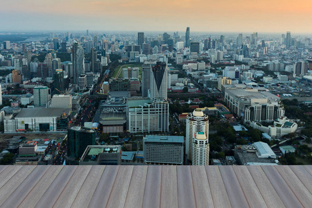 鸟瞰图曼谷市商业闹市区和天际线