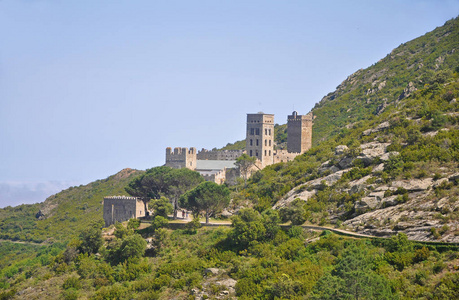 西班牙的风景山路和中世纪修道院 Sa