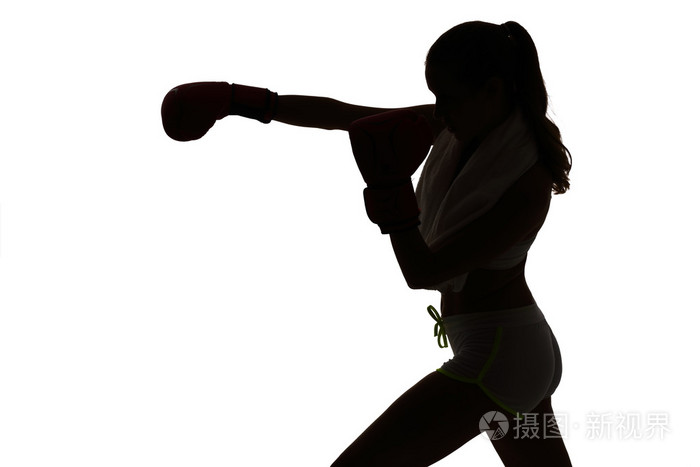 一个白人女人拳击锻炼剪影工作室伊索