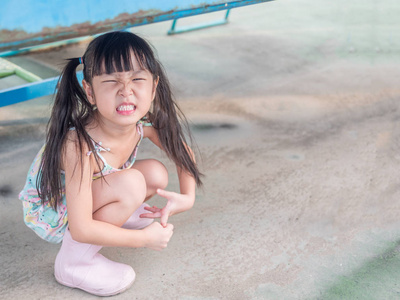 亚洲幼儿玩游乐场, 微笑行动