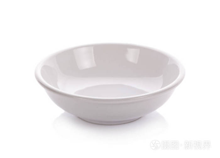 在白色背景上的白色陶瓷碗