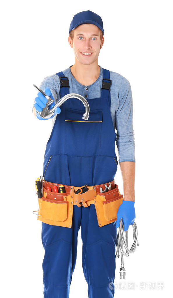 年轻帅气水管工人