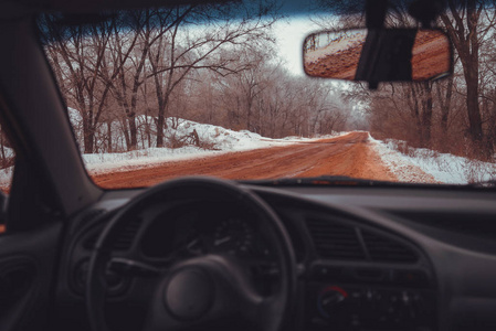 由于矿石红雪的路