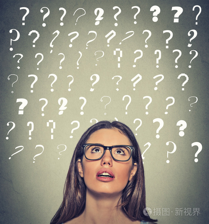 1女人脸上露出疑惑的表情头上有问号