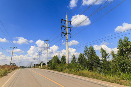 电线杆上的小鸟图片-电线杆上的小鸟素材-电线杆上的小鸟插画-摄图新
