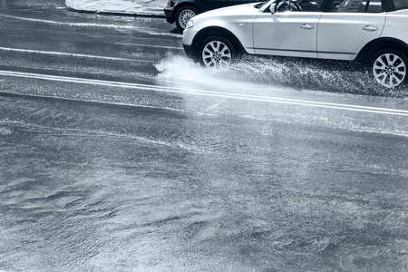 水下雨雨滴雨线图片