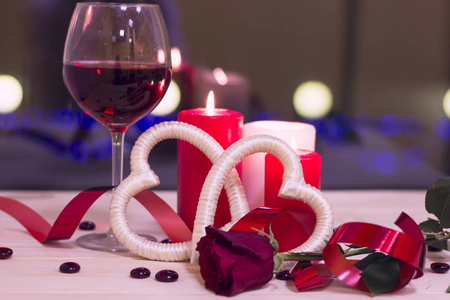 St. 情人节的概念与酒和蜡烛