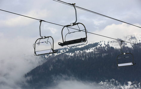 chairlift 在山里