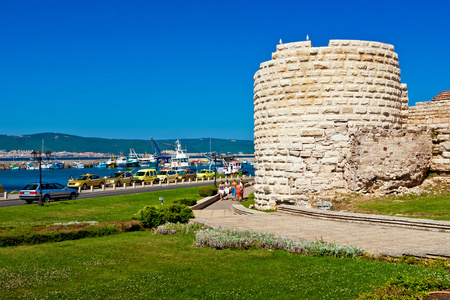 残垣断壁周围内塞伯尔老城，保加利亚在黑海 coa 上