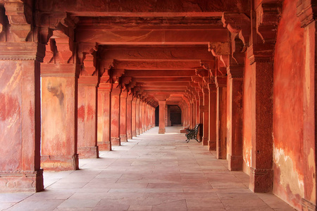 印度北方邦法塔赫 Sikri 的 Panch 泰姬陵柱廊。法塔赫 Sikri 是印度莫卧儿建筑中保存最好的例子之一。